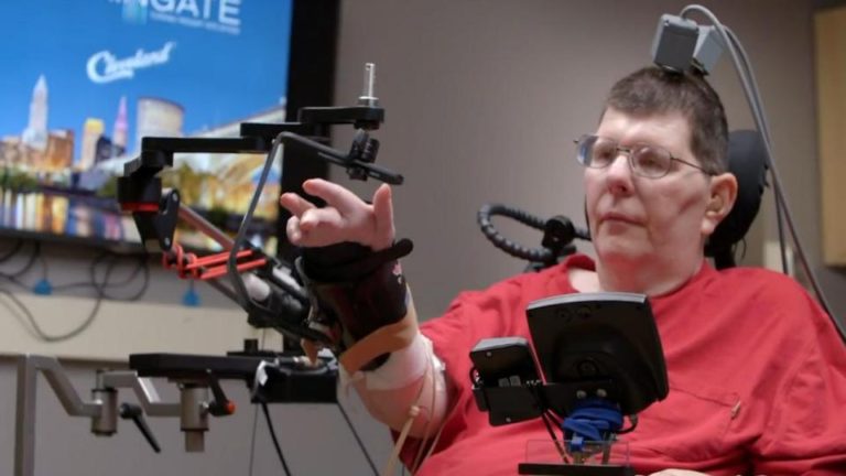 Moving a Robot Arm Using Only His Brain